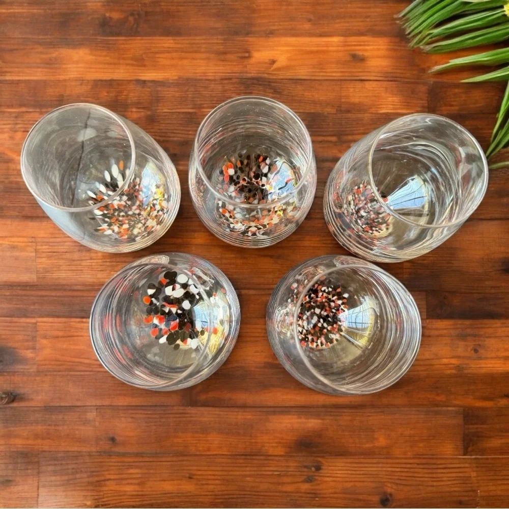 Set of 5 Stemless Glasses with Confetti Dot Base – Multicolor Bottom | Modern